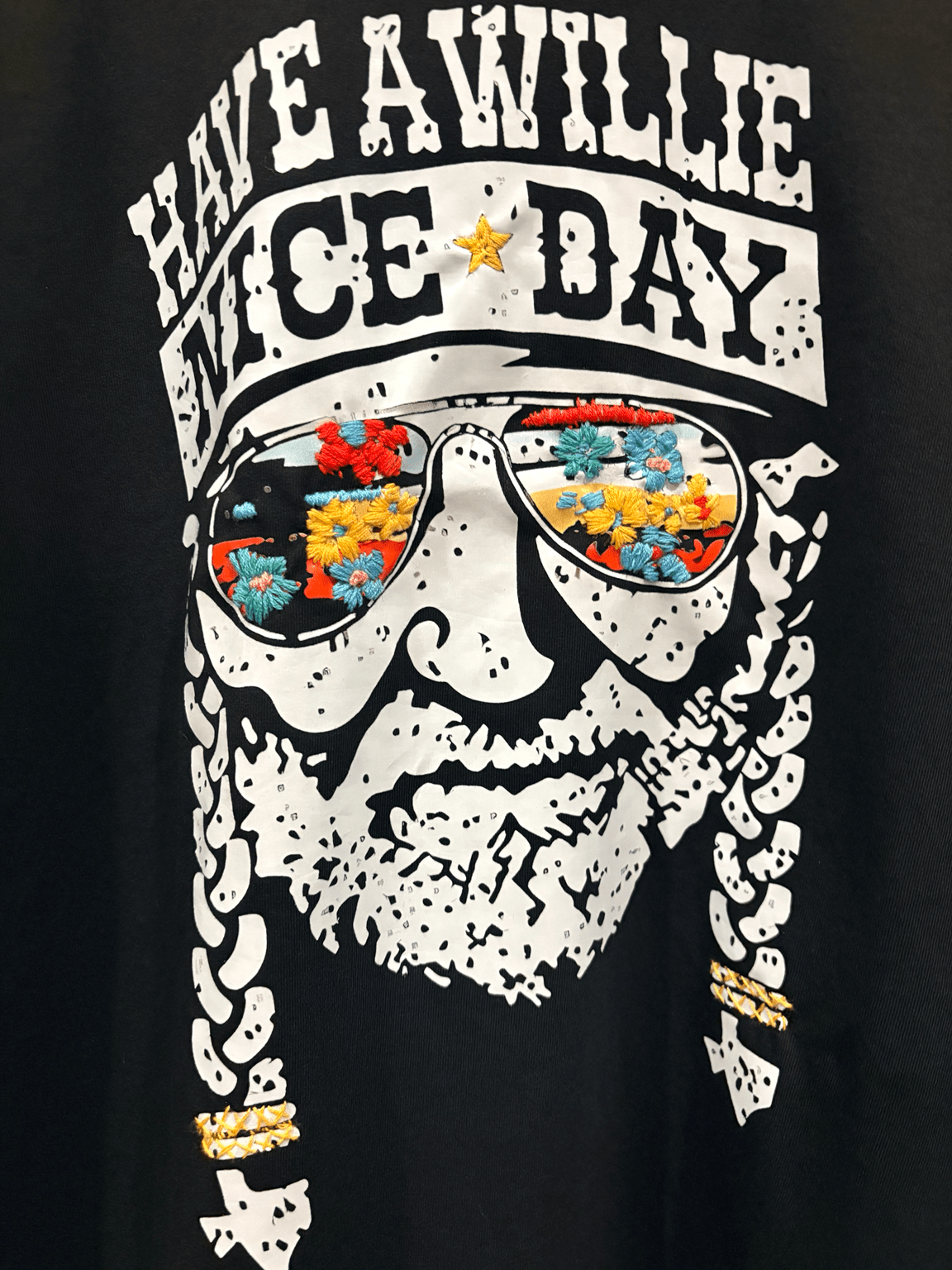 Hand-embroidered WILLIE tshirt - HYDE Ltd.
